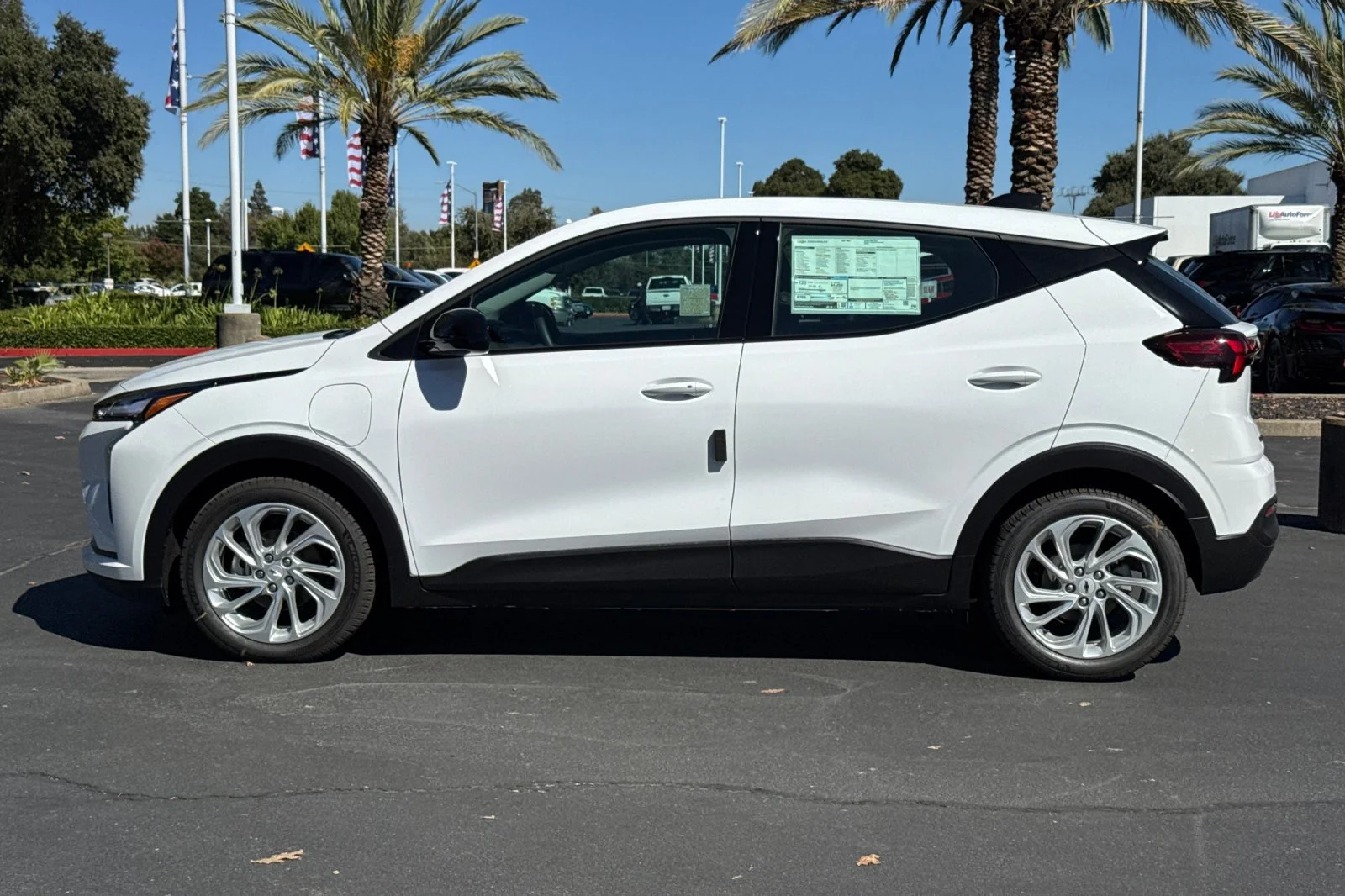 2027 Chevrolet Bolt LT - Photo 6