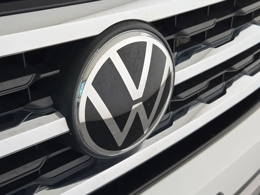 Used 2022 White Volkswagen 2.0T SE image 35