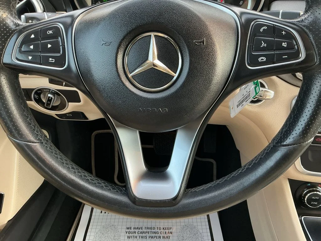 Used 2018 White Mercedes-Benz GLA 250 image 19