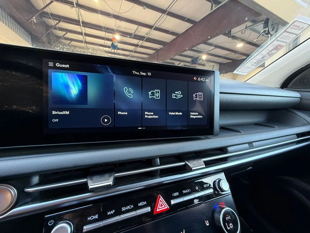 Used 2025 Silver Hyundai SEL image 21