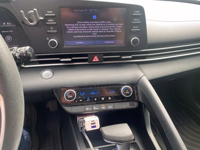 Used 2022 Black Hyundai SEL image 9