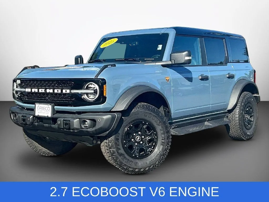 Used 2025 Azure Gray Metallic Ford Badlands image 3