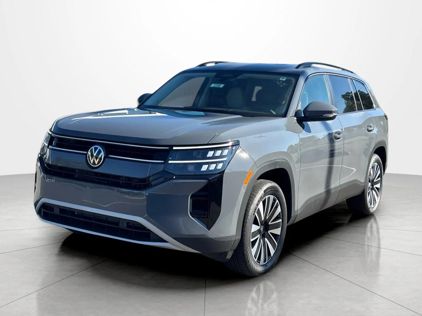 New 2027 Pure Gray Volkswagen SE w/Technology image 1