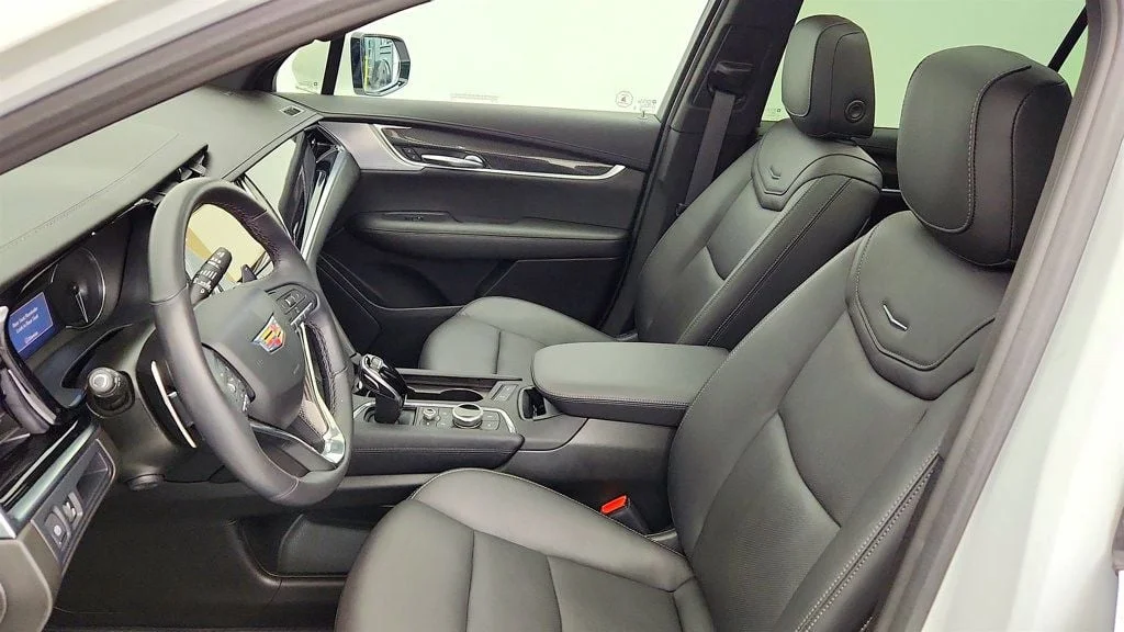 Used 2024 Crystal White Tricoat Cadillac AWD 4dr Sport w/ Six-Person Seating image 21