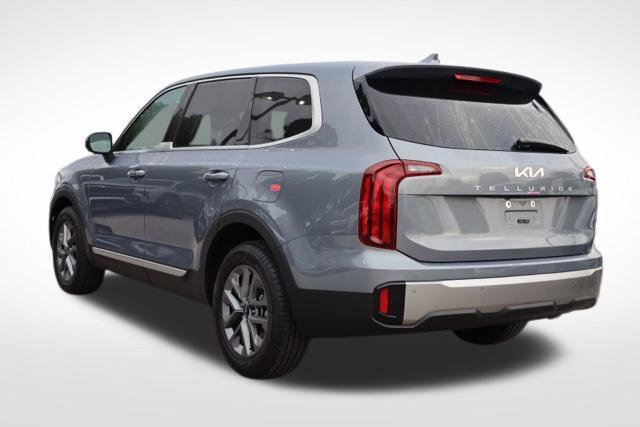 Used 2025 Silver Kia LX image 7