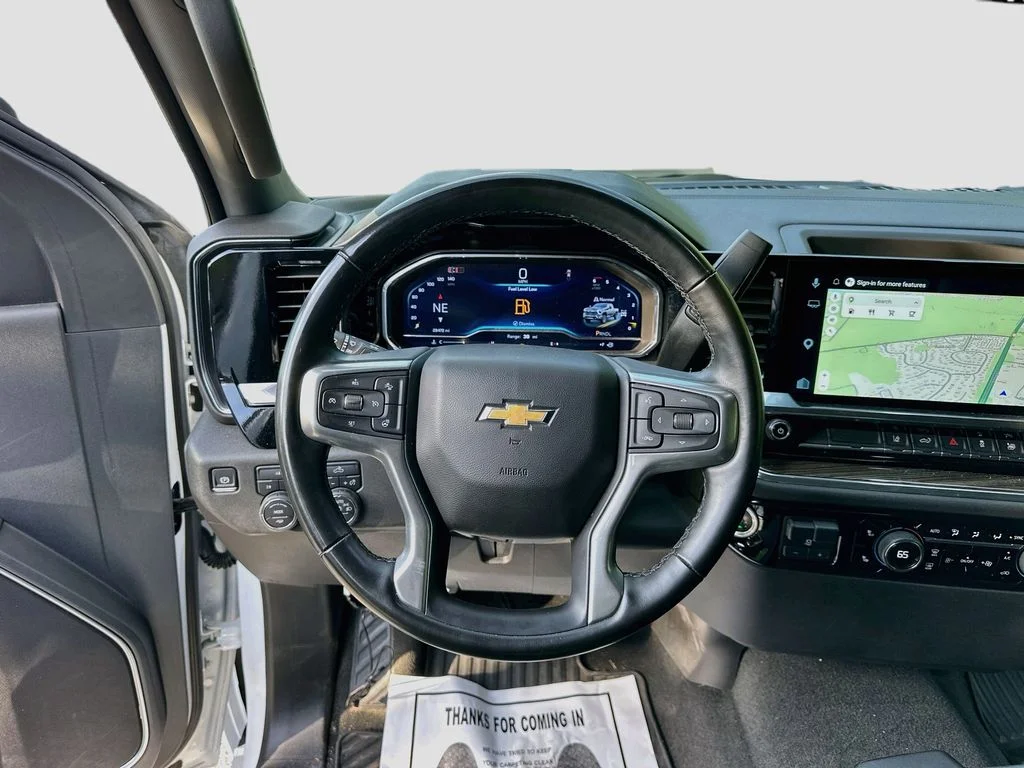 Used 2025 Summit White Chevrolet LT image 23