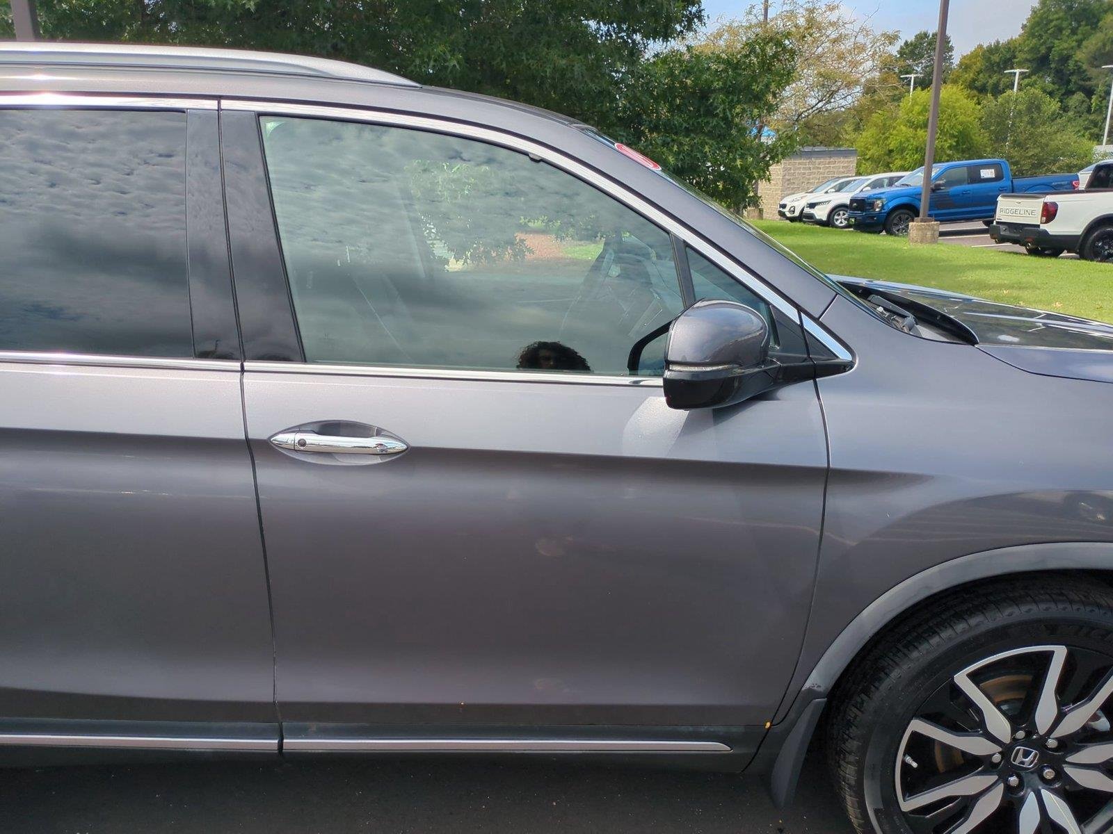 Used 2019 Modern Steel Metallic Honda Touring 8-Passenger image 40