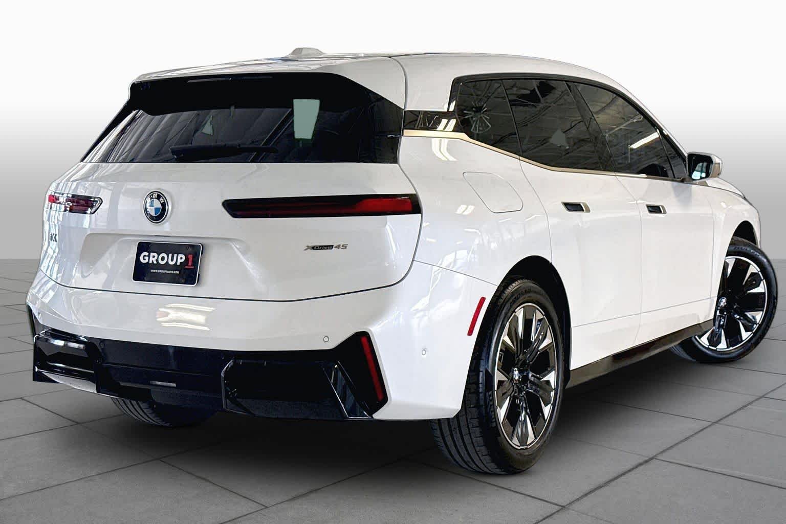 Used 2026 Mineral White Metallic BMW xDrive45 image 12