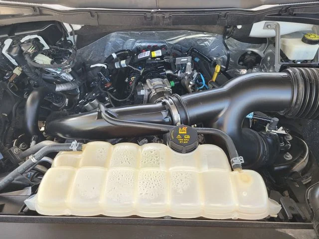 Certified Used 2022 Oxford White Ford XLT image 28