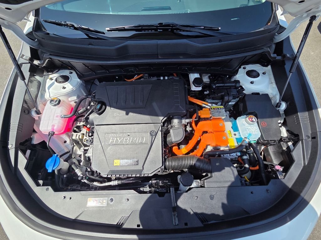Used 2023 White Kia EX image 25