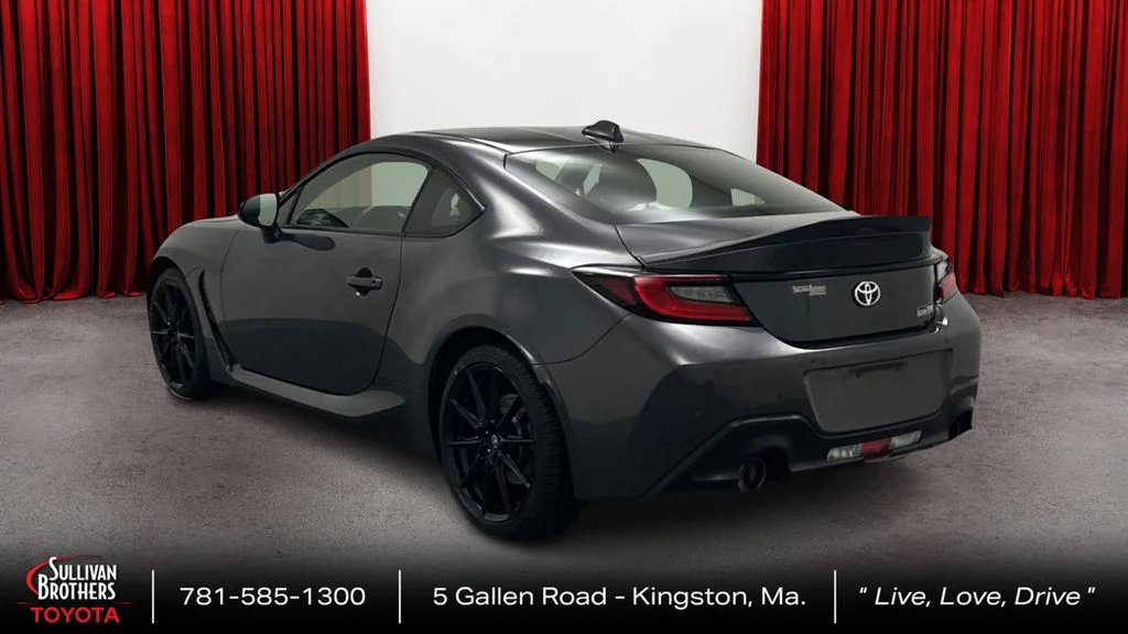 Used 2022  Toyota Premium image 7