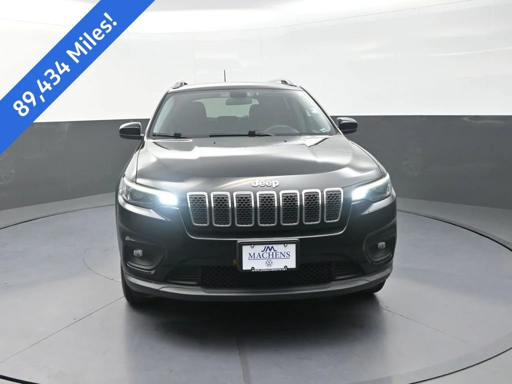 Used 2019 Black Jeep Latitude image 2