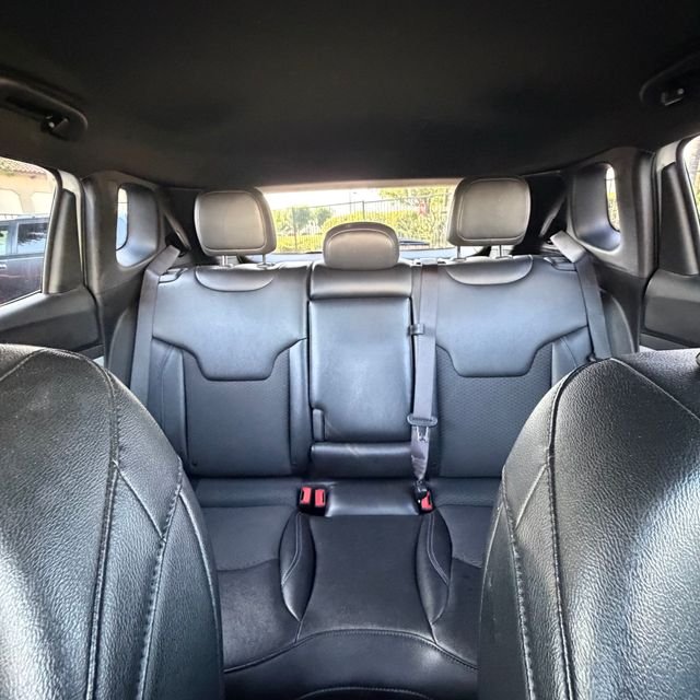 Used 2024 White Jeep Latitude image 32