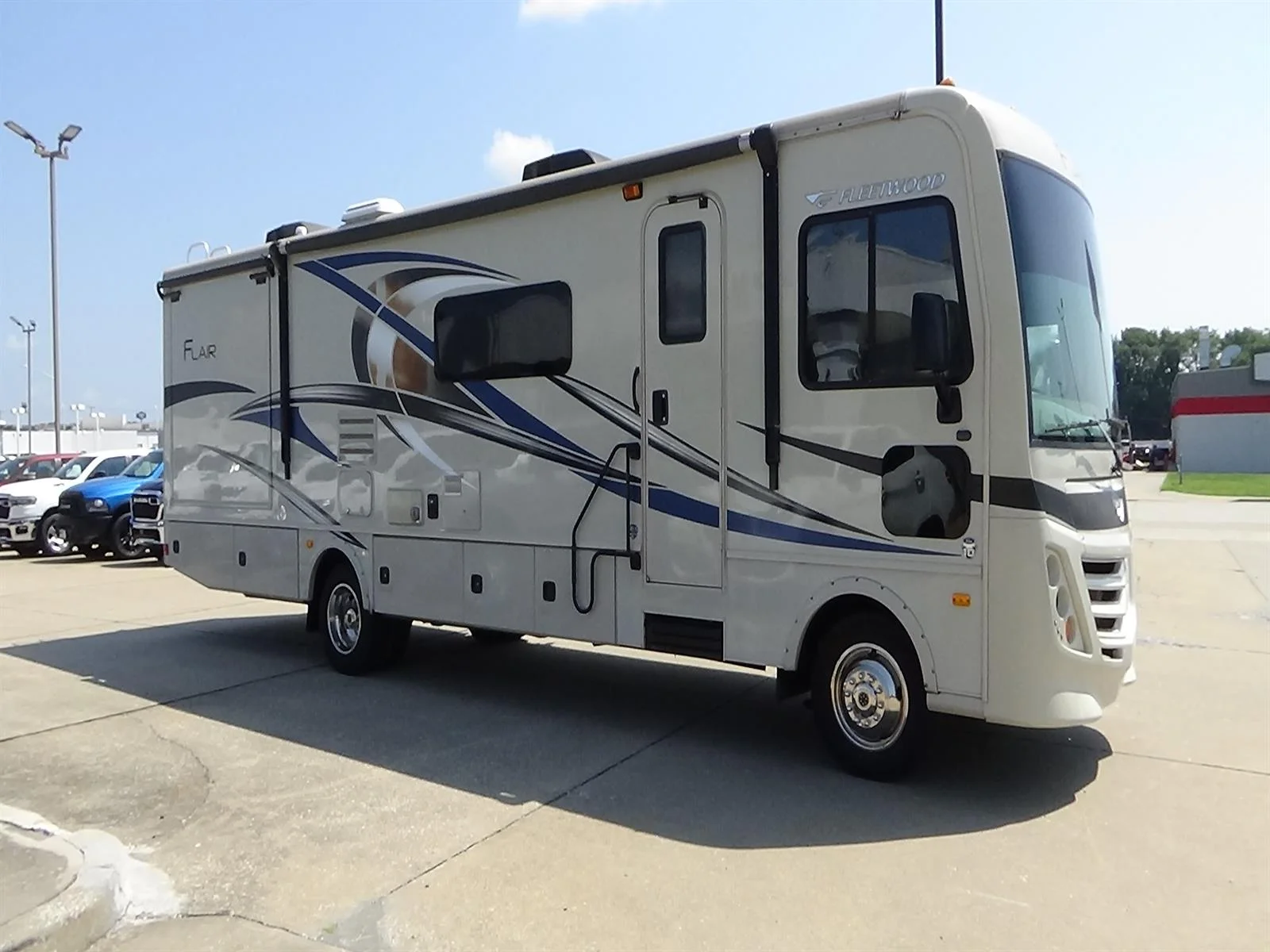 Used 2016 Tan Ford Fleetwood Flair image 6