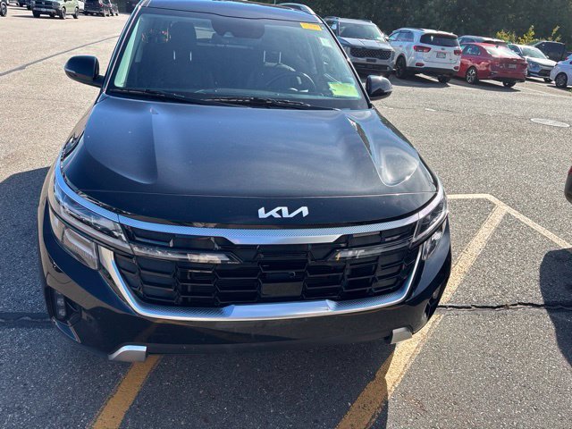 Used 2024 Fusion Black Kia SX image 2