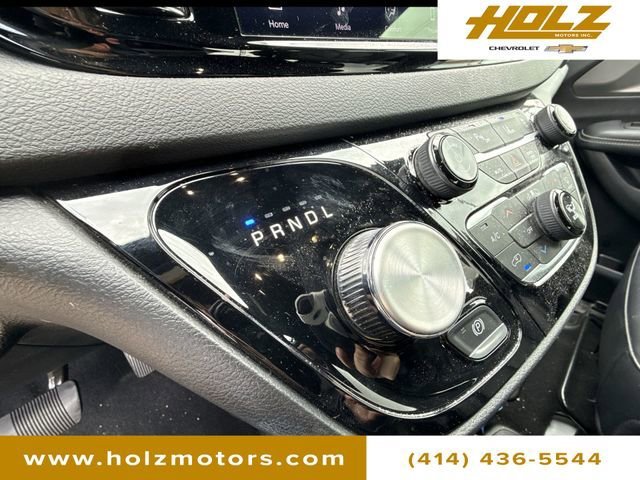 Used 2025 White Chrysler Select image 15