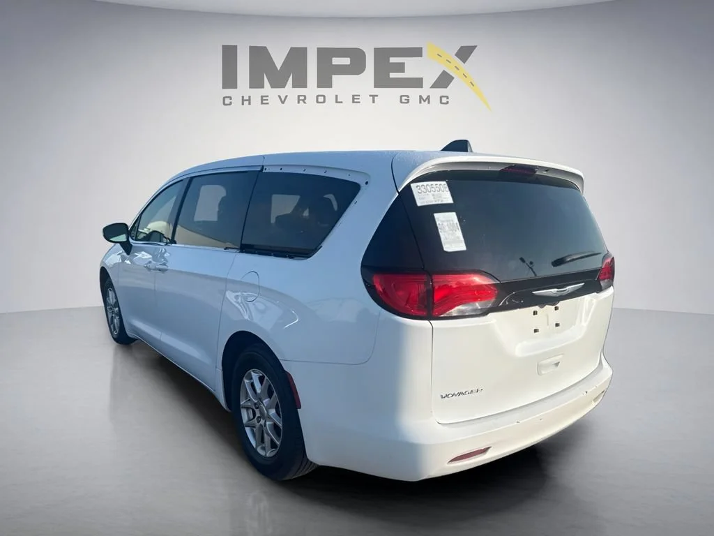 Used 2023 White Chrysler LX image 3