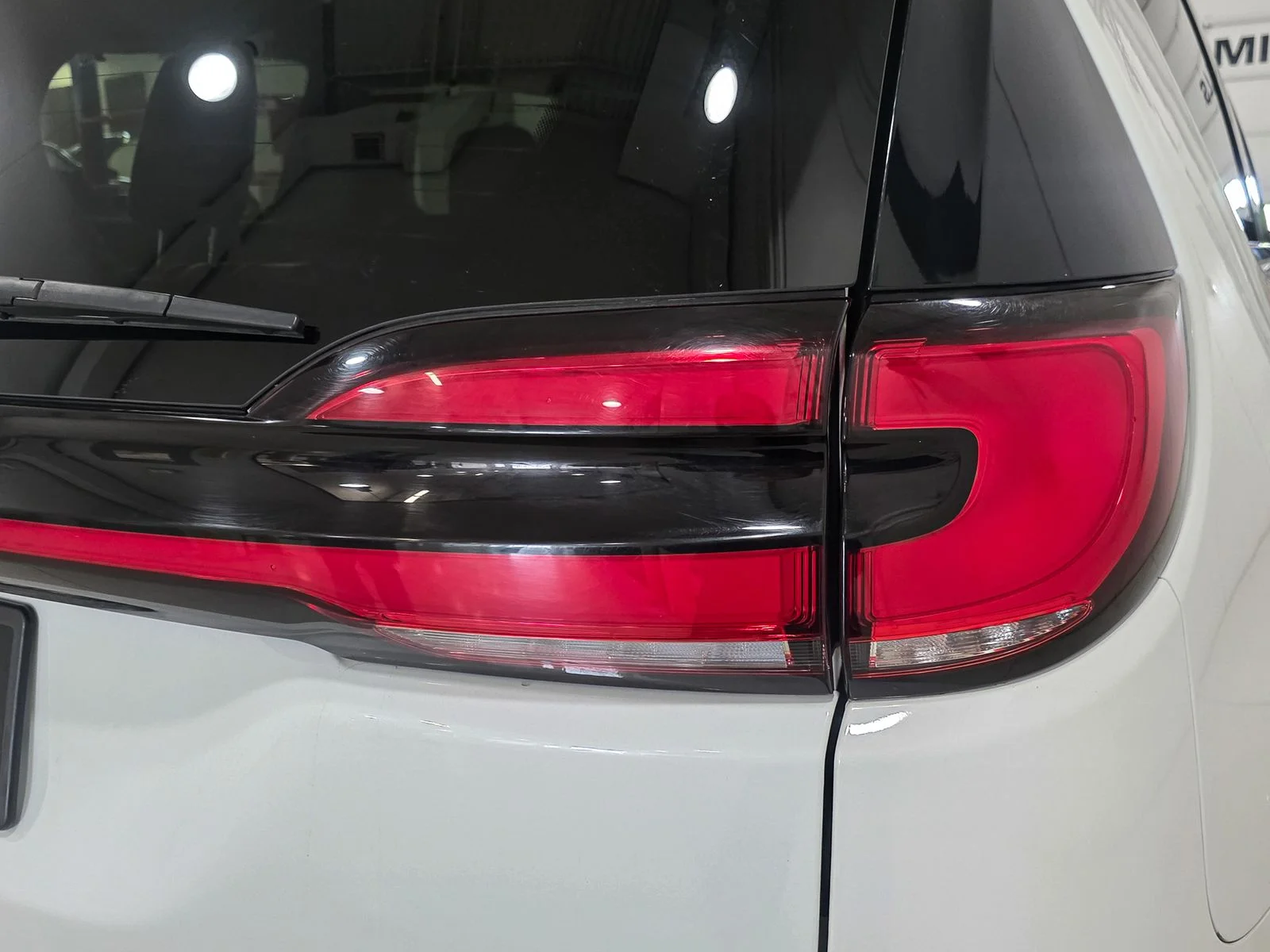 Used 2023 White Chrysler Limited image 15