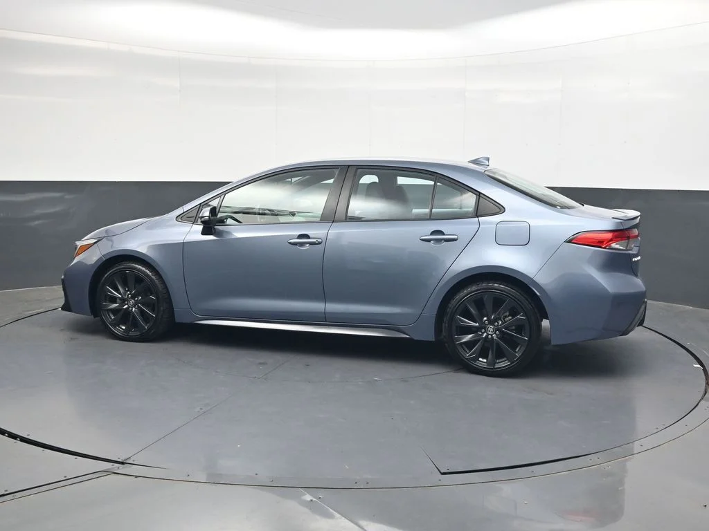 Used 2023  Toyota SE image 7