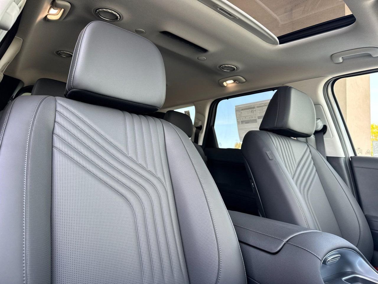 New 2026 Silver Hyundai SEL Premium 7P image 15