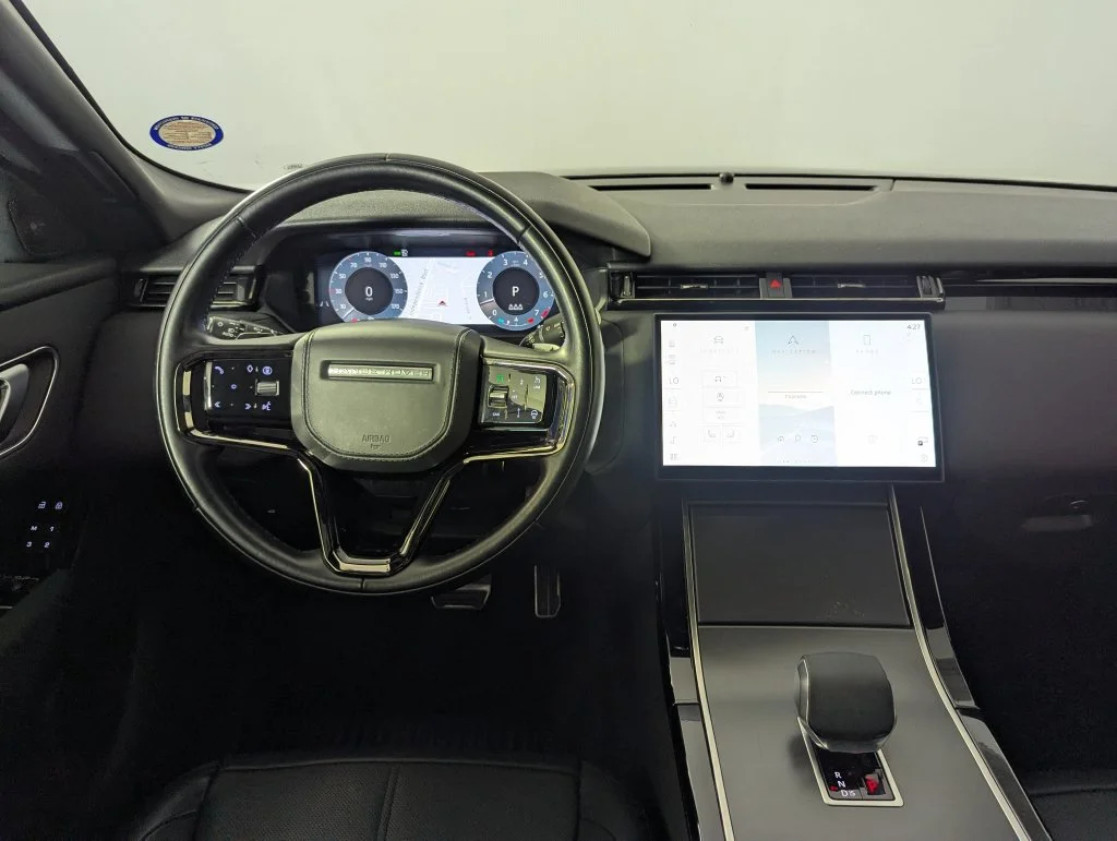 Used 2025 Black Land Rover Dynamic SE image 6