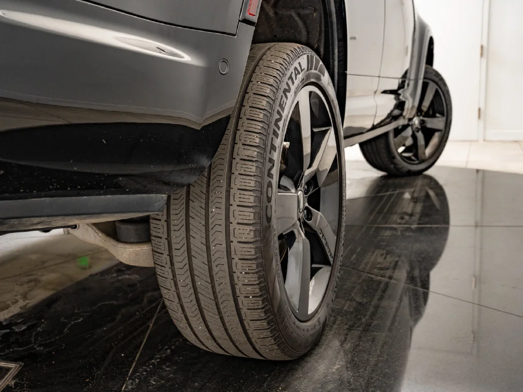 Used 2025 Black Land Rover V8 image 55