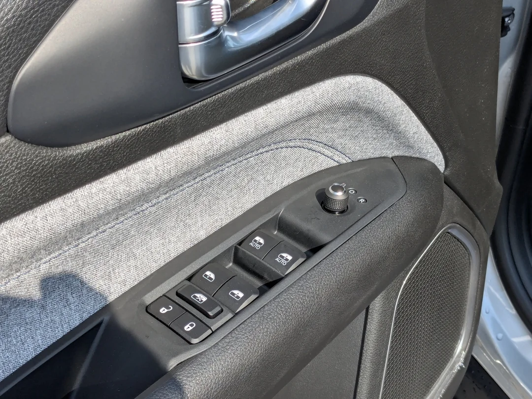 New 2025 Silver Jeep Sport - - 4X4 - 4.99% O.A.C - Heated Seats & More! image 13