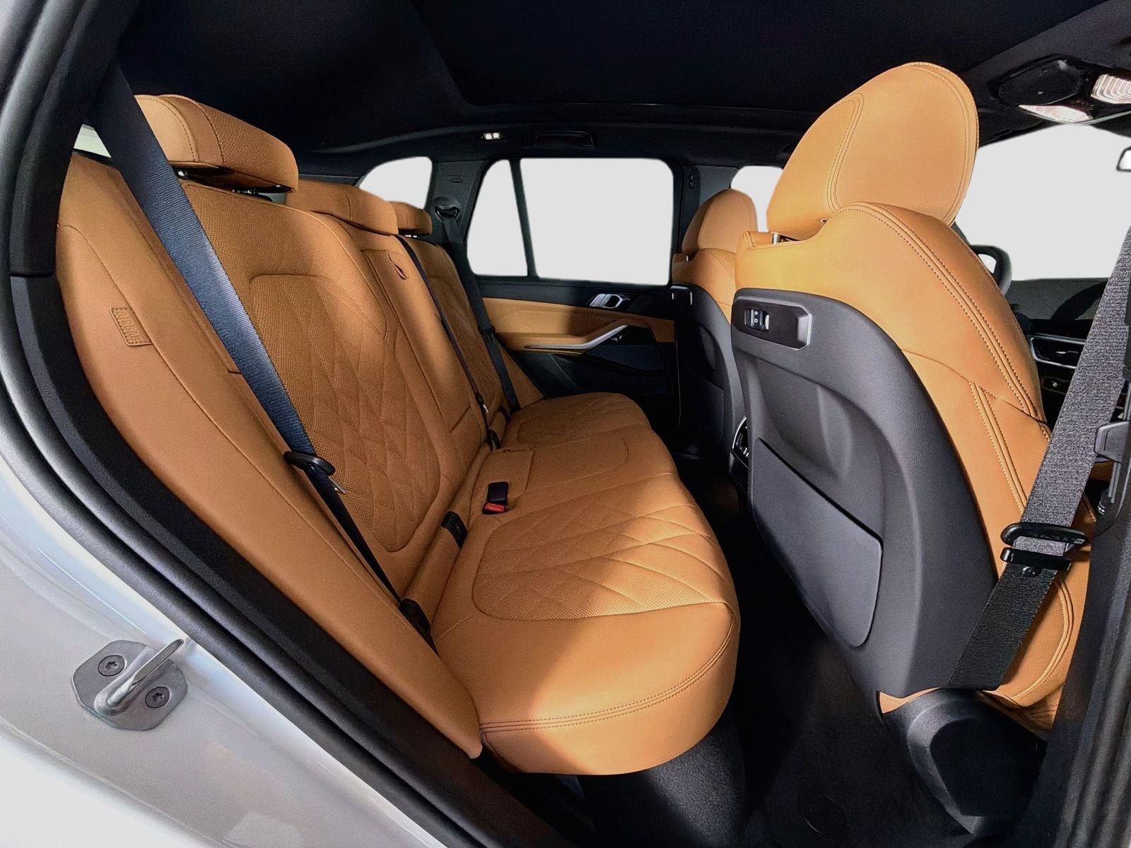 New 2026 Alpine White BMW xDrive50e image 29