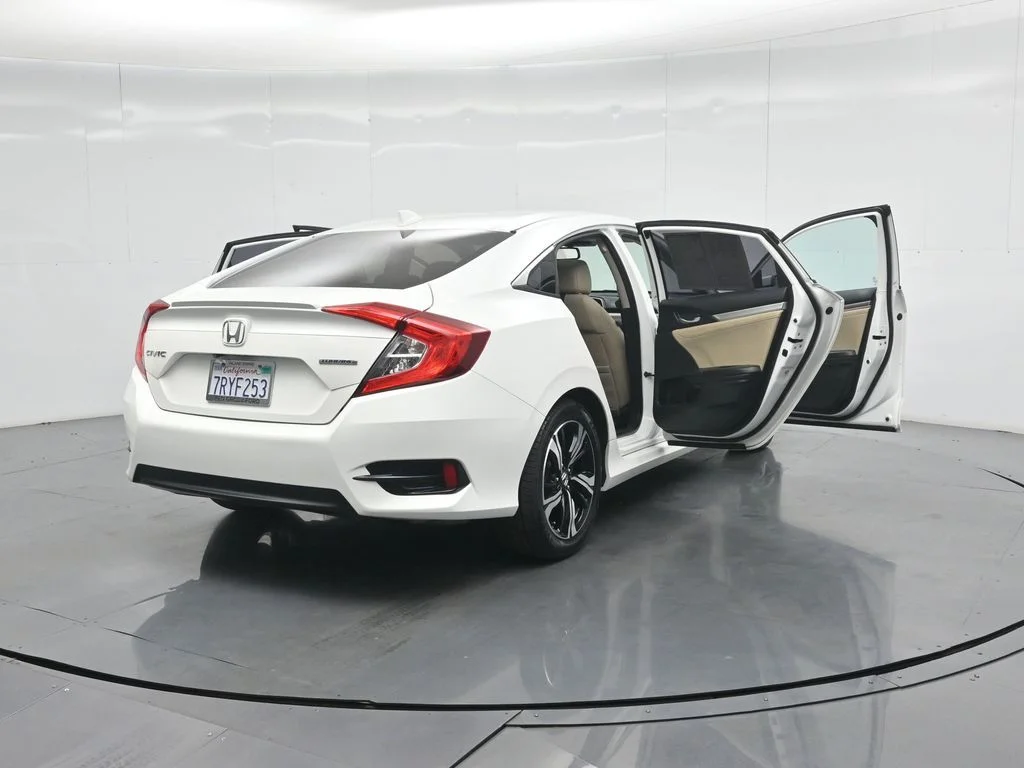 Used 2016 White Honda Touring image 4