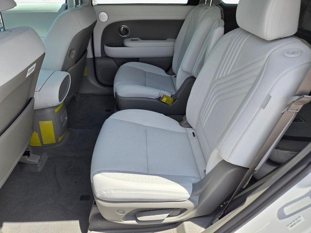 New 2026 White Hyundai SEL Premium FWD image 18