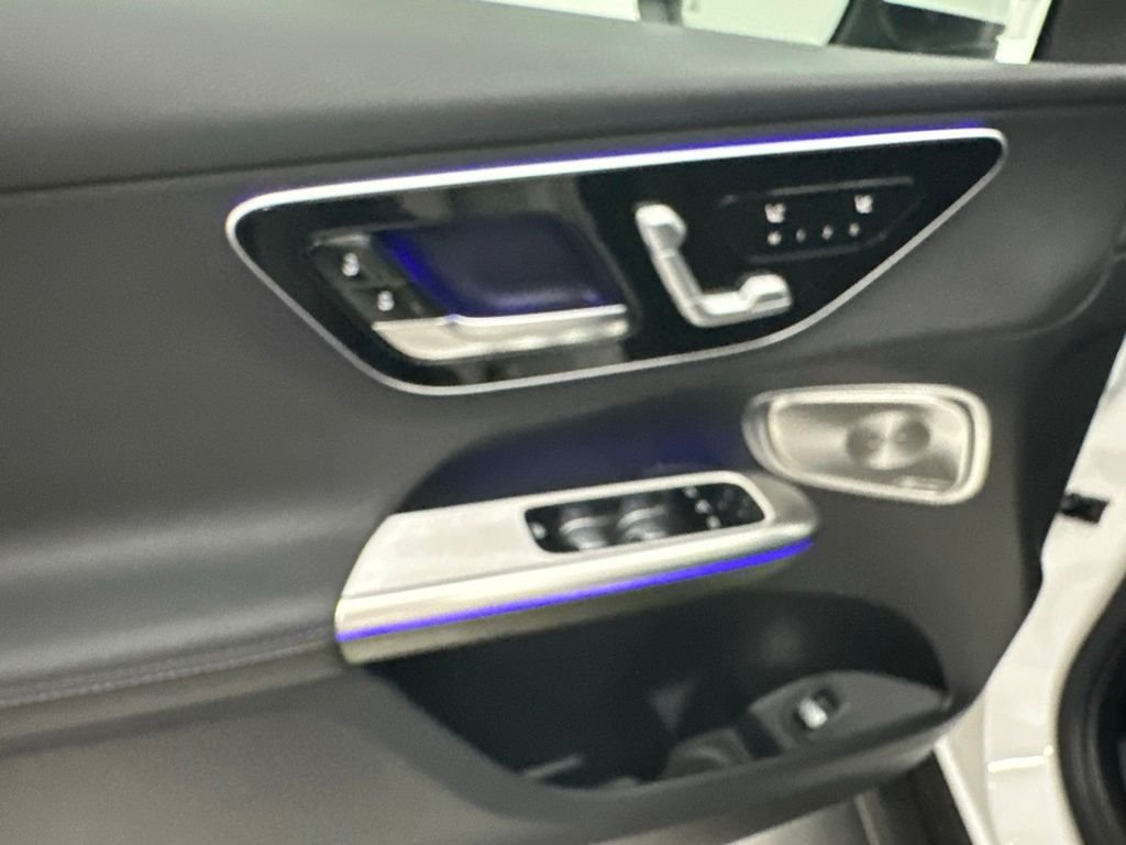 New 2027 Polar White Mercedes-Benz GLC 300 image 14