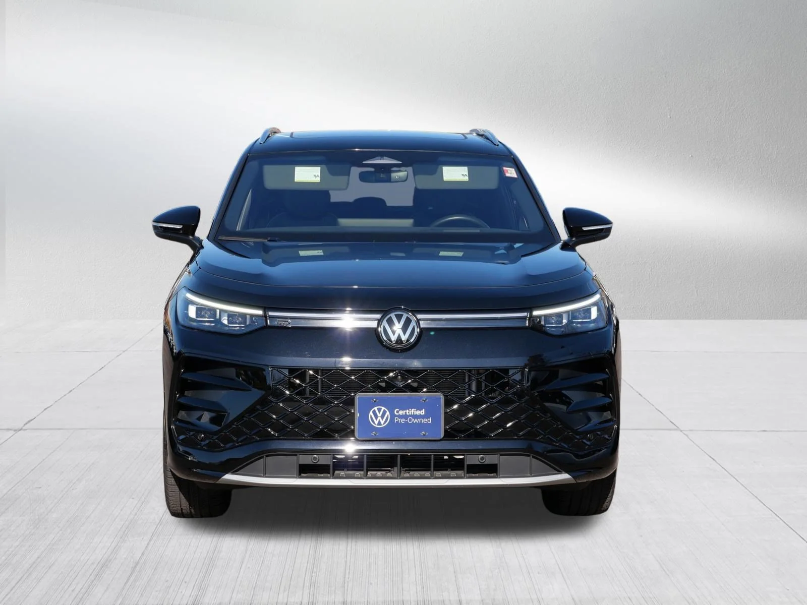 Used 2025 Deep Black Pearl Volkswagen SEL R-Line image 2