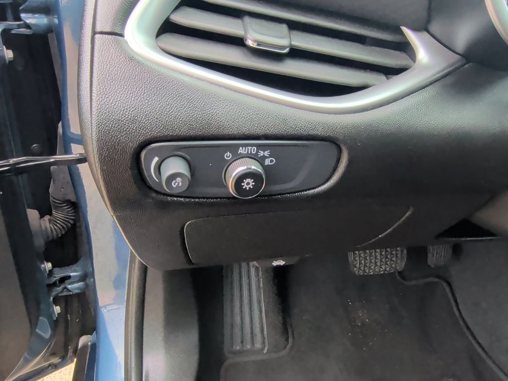 Used 2025 Blue Chevrolet LT image 15