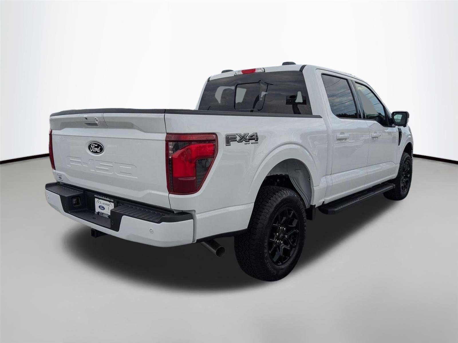 New 2026 Oxford White Ford XLT image 5