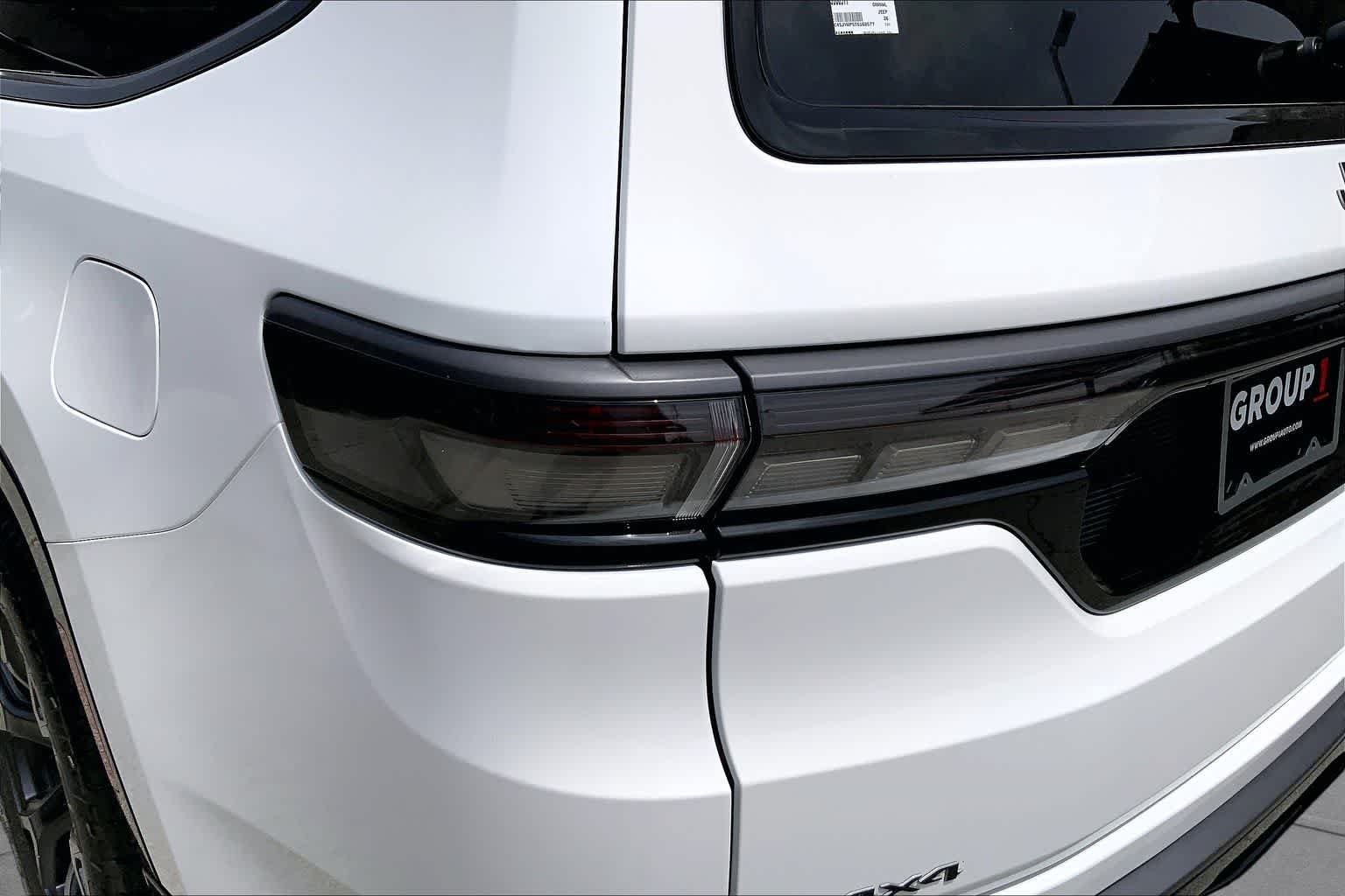 New 2026 Bright White Clear-Coat Exterior Paint Jeep Upland image 12