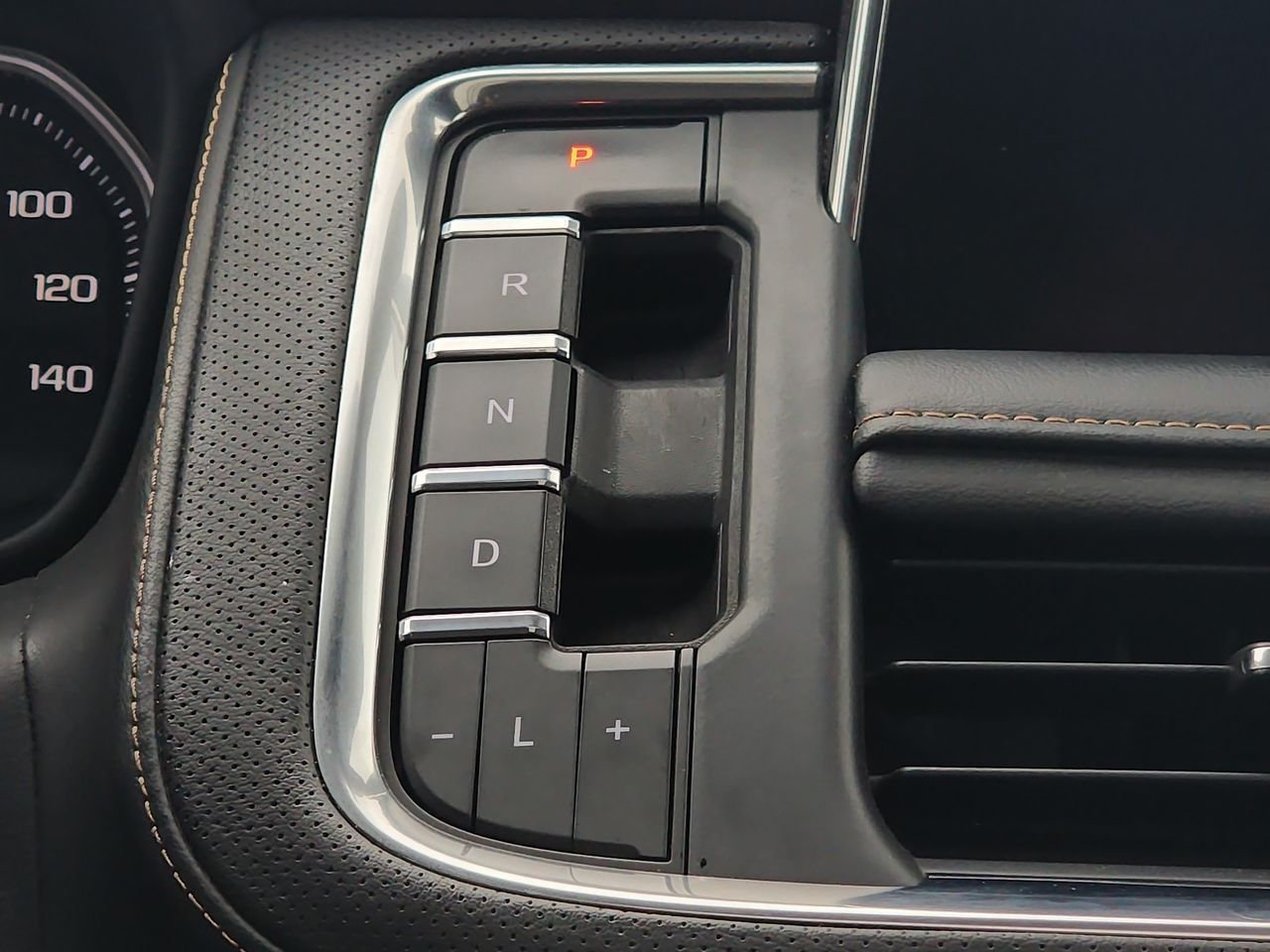Used 2021 White GMC AT4 image 19