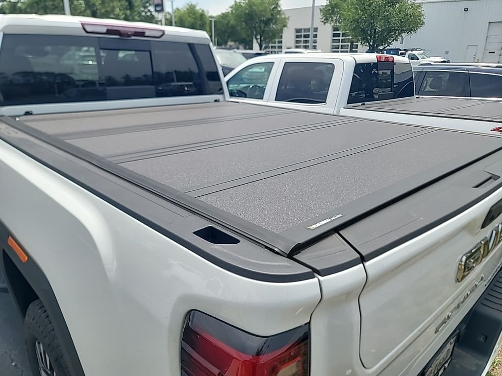 Used 2025 White GMC Denali Ultimate image 5
