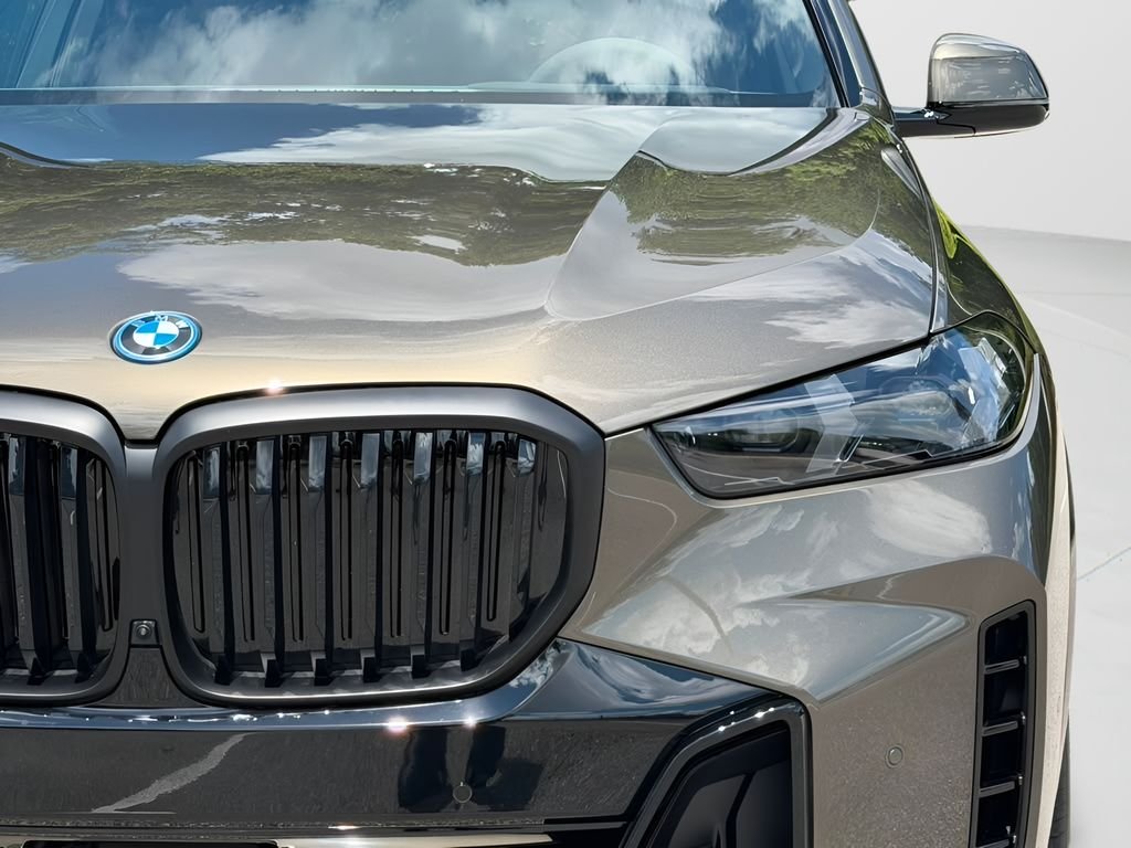 New 2026 Manhattan Green Metallic BMW xDrive50e image 26