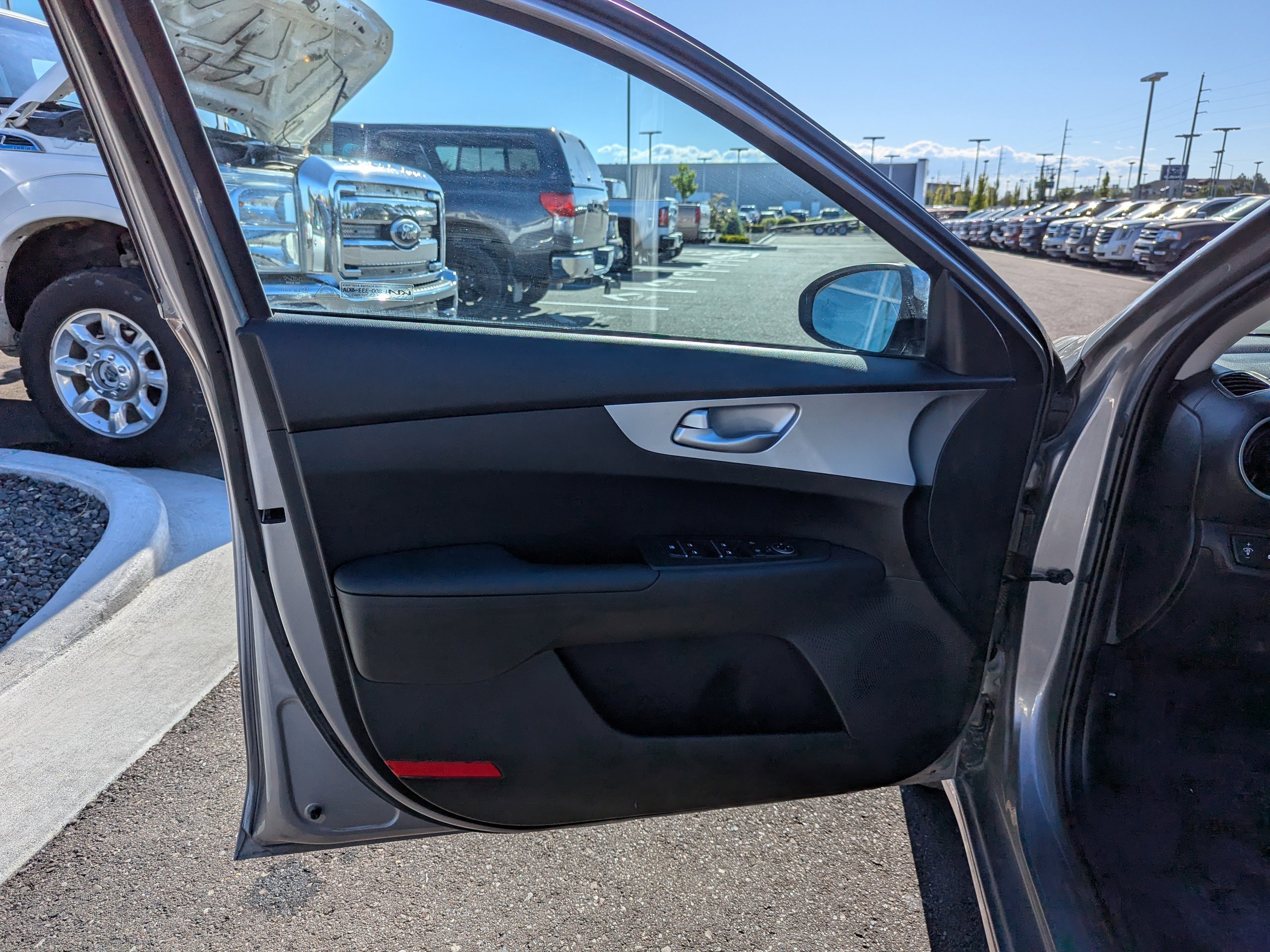 2023 Kia Forte LXS - Photo 10