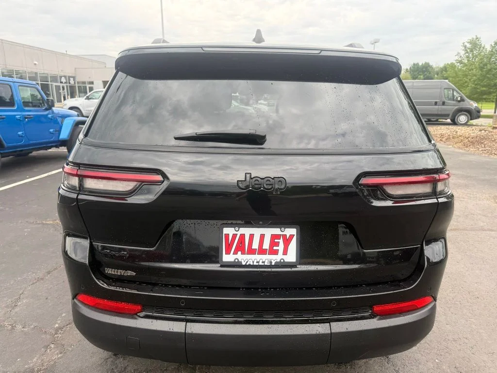 Used 2024 Black Jeep Altitude X image 5