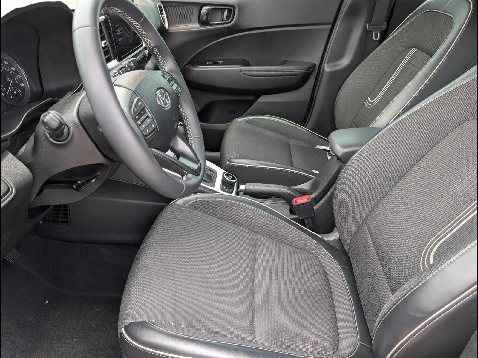 Used 2022 Galactic Gray R3g Hyundai Limited image 9