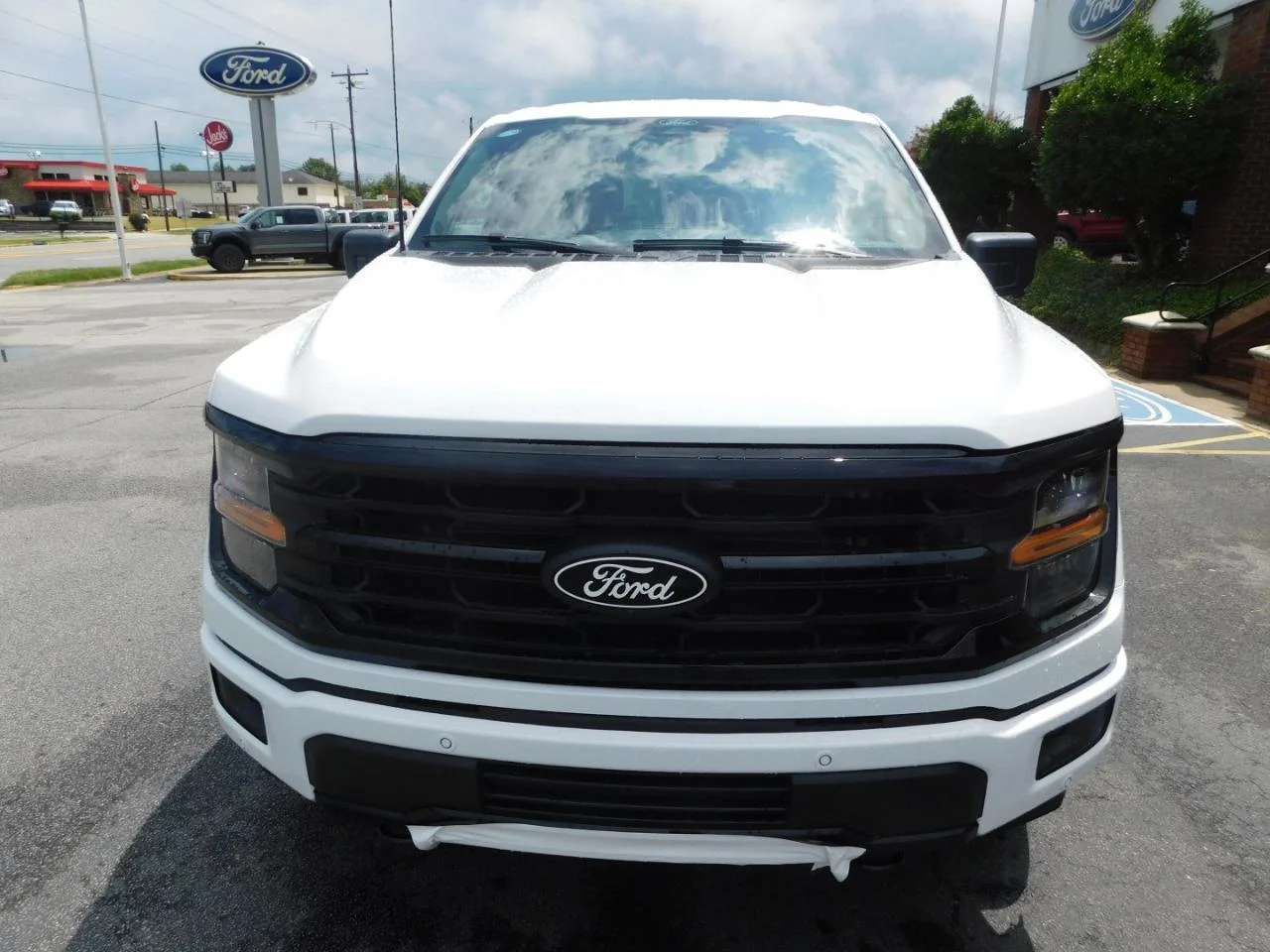 New 2026 Oxford White Ford XLT image 3