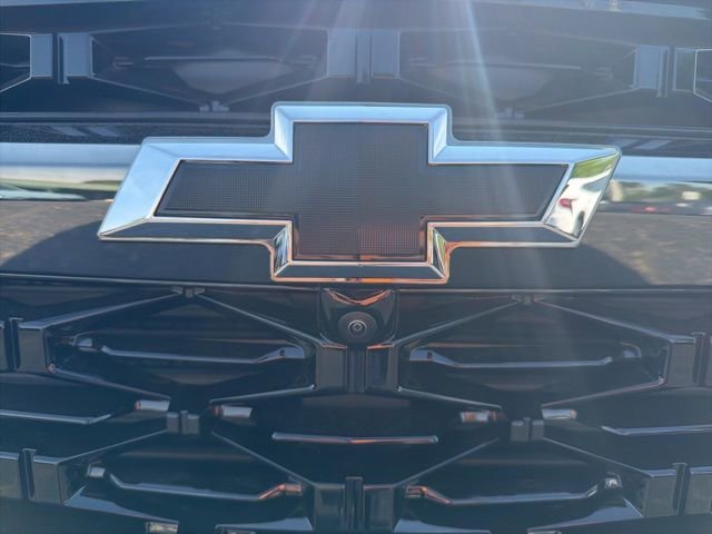 New 2026 Mosaic Black Metallic Chevrolet Z71 image 9