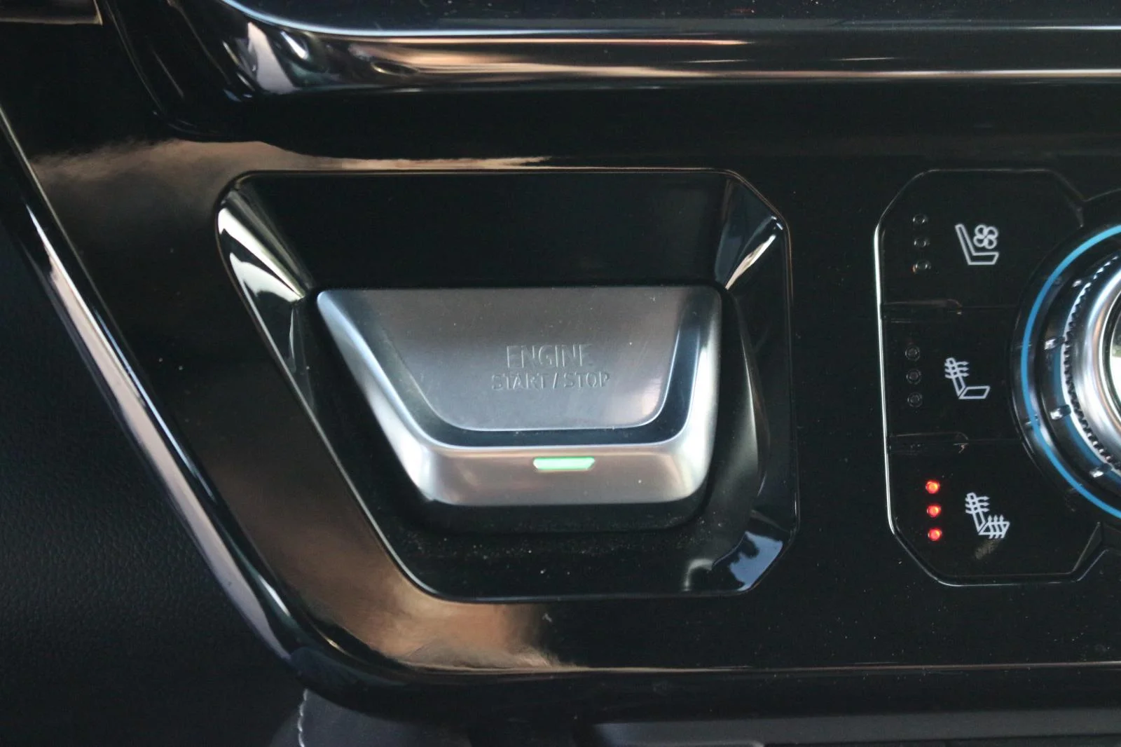Used 2024 Titanium Rush Metallic GMC AT4X image 28