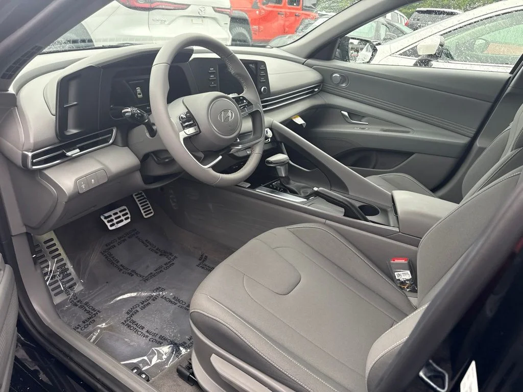 Used 2026 Black Hyundai SEL Sport image 3