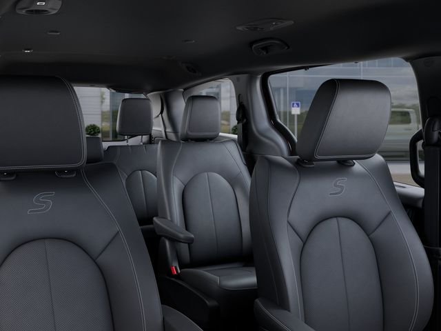 New 2026 Red Hot Pearl-Coat Exterior Paint Chrysler Select image 26