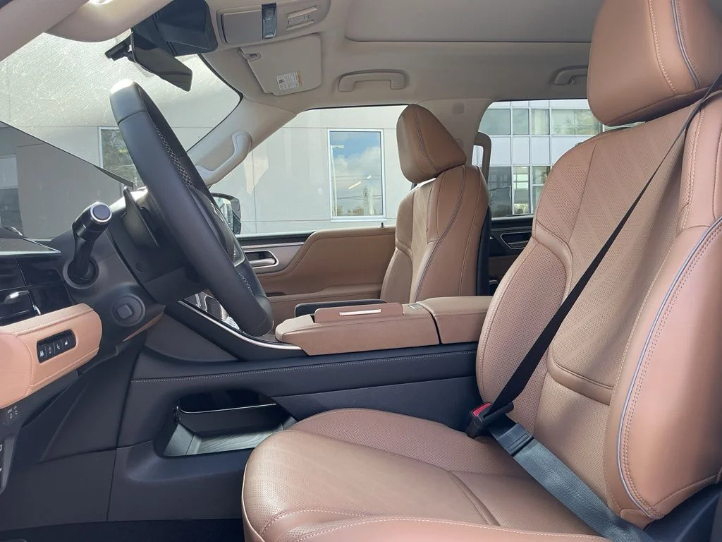 New 2026 RADIANT WHITE INFINITI Luxe 4WD image 22