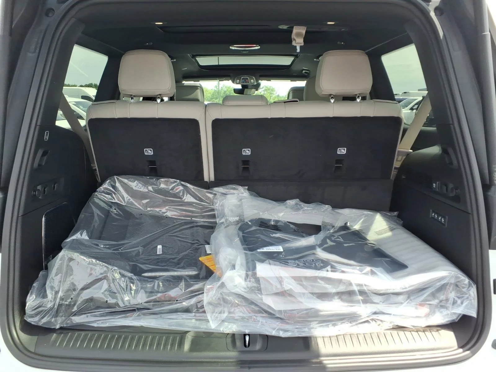 New 2026 Bright White Clear-Coat Exterior Paint Jeep Limited Reserve image 20