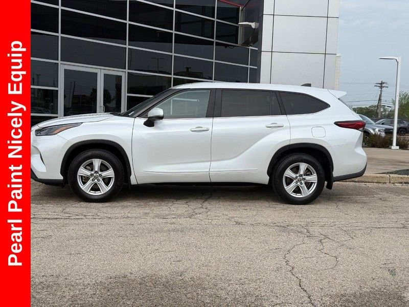 Used 2023 Pearl Toyota LE image 6