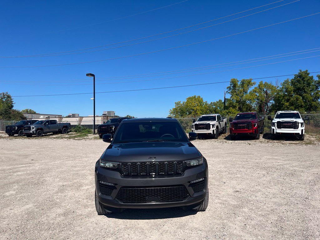 Used 2024 Gray Metallic Jeep Limited image 3